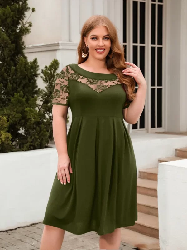 Plus Size Ruched Round Neck Short Sleeve Dress - Image 7
