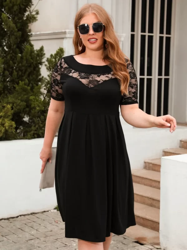 Plus Size Ruched Round Neck Short Sleeve Dress - Image 18