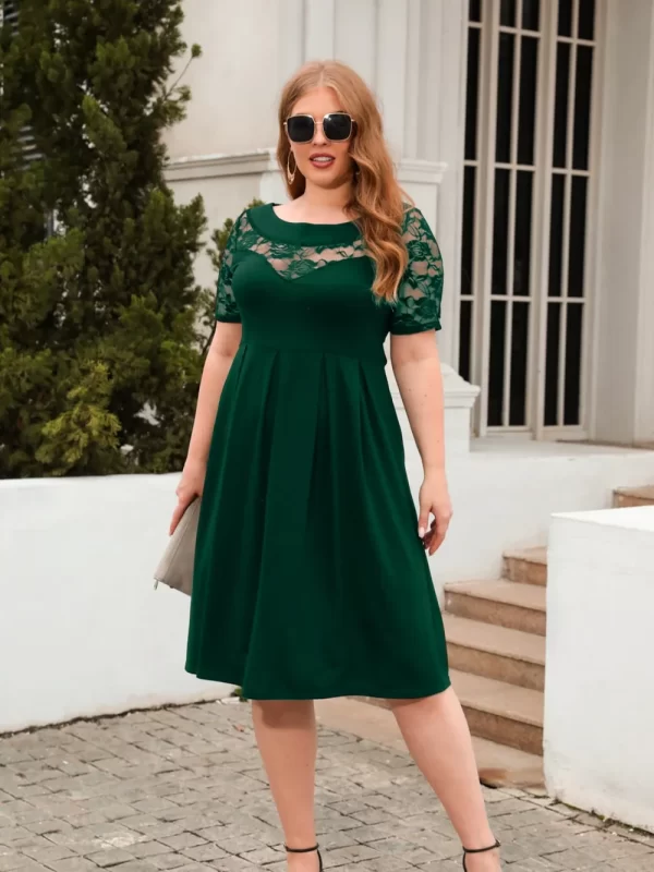 Plus Size Ruched Round Neck Short Sleeve Dress - Image 10